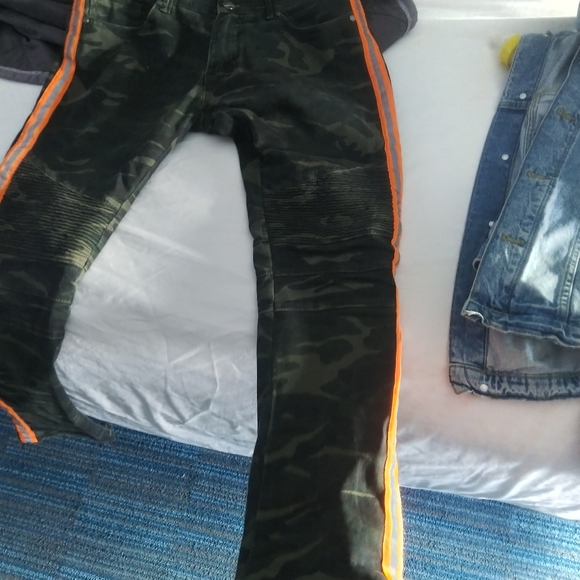 Jeans - Picture 3 of 3